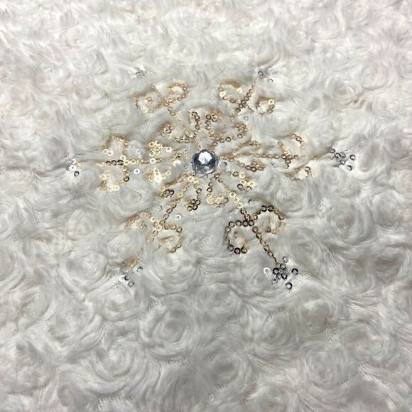 Christmas Tree Skirt 48 inches White Christmas Faux Fur Gold Snowflake Gemstones - Picture 7 of 11